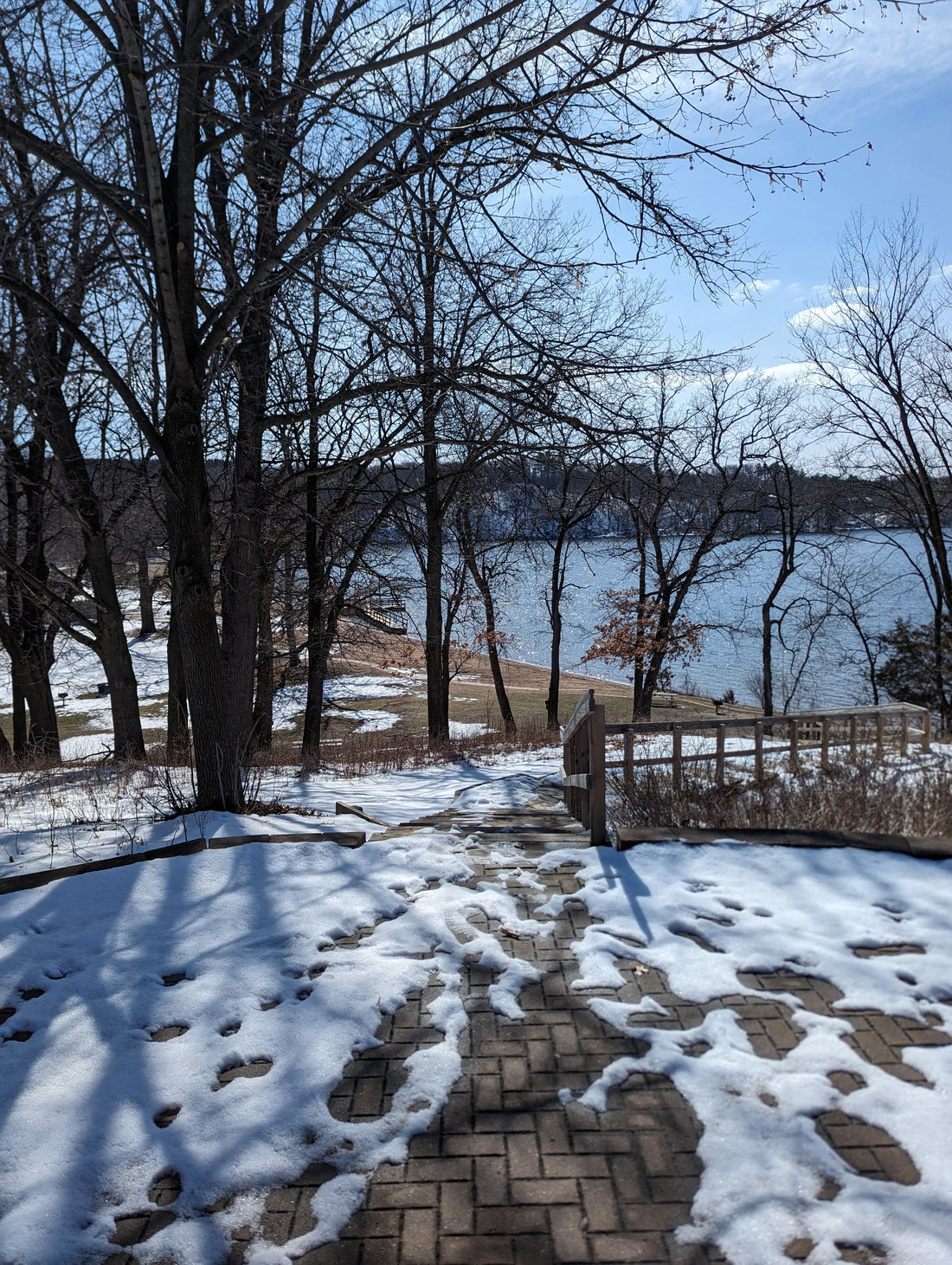 Lake and beach as a great place to set up a sauna tent for sweat